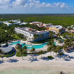 Dreams & Semesteranläggning (resort)